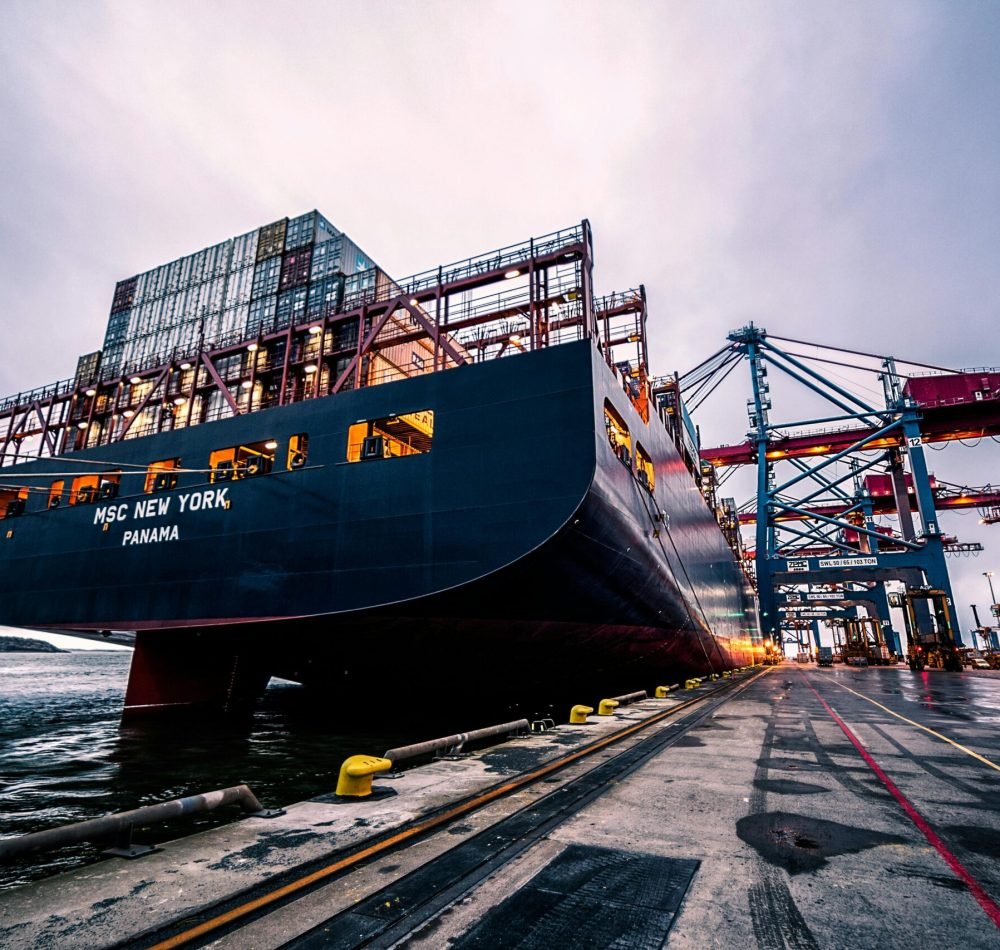 pexels-albinberlin-906982